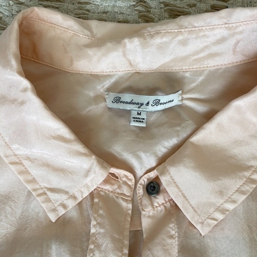 Broadway and broom medium silk peach top - Picture 2 of 8